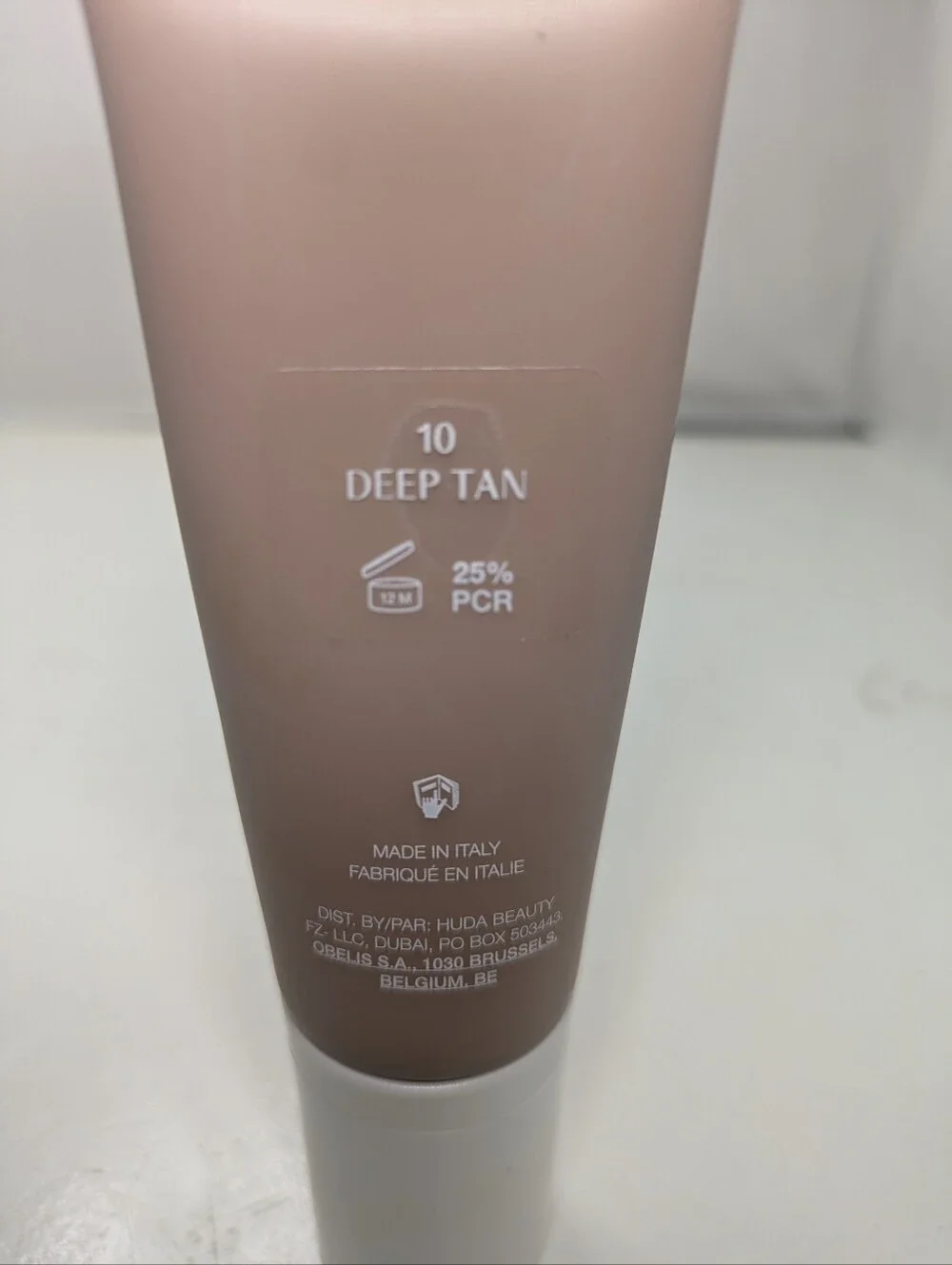 HUDA BEAUTY GLOWISH Multi Dew Skin Tint 10 Deep Tan